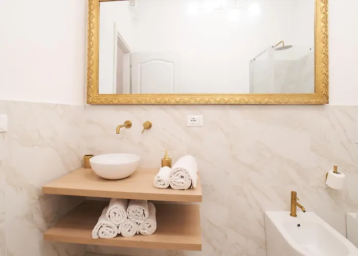 Luxury - 5 Minutes Walk From The Duomo Lägenhet *