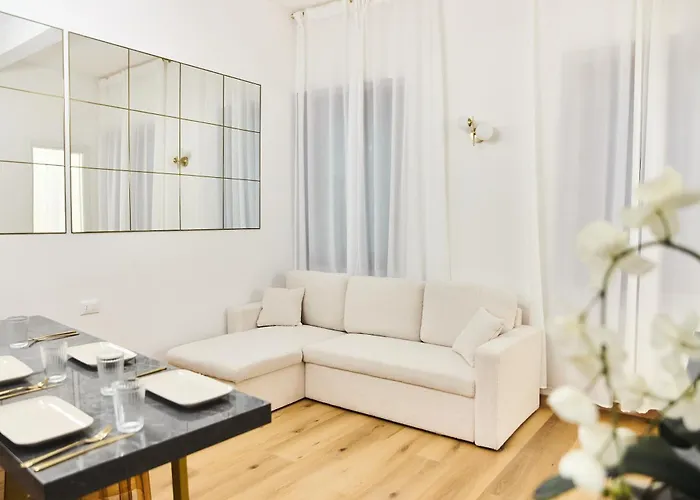 Lägenhet Luxury - 5 Minutes Walk From The Duomo *